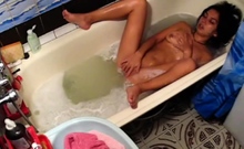 Spanish stepdaughter 19 masturbates in bath